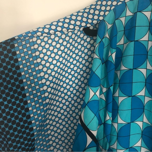 Michael Kors Light-weight Geometric Flowy blouse - Picture 10 of 10